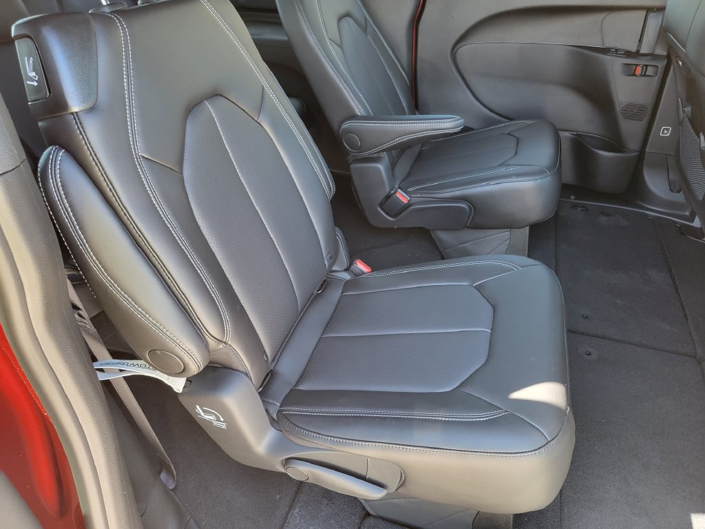 New 2026 Chrysler Pacifica Select FWD image 14