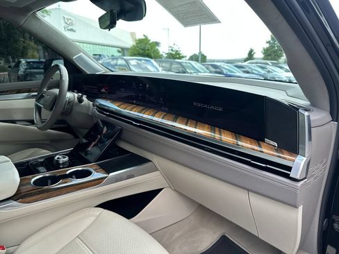 Used 2025 Cadillac Escalade Premium Luxury Platinum w/ LPO, Floor Liner Package AWD/4WD image 40