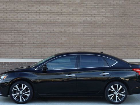 Used 2017 Nissan Sentra SV w/ Style Package FWD image 2