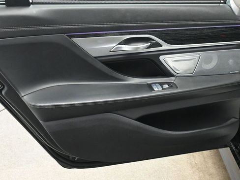 Used 2021 BMW 750i xDrive w/ Executive Package image 15
