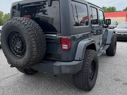 Used 2017 Jeep Wrangler Unlimited Sahara w/ Connectivity Group AWD/4WD image 2