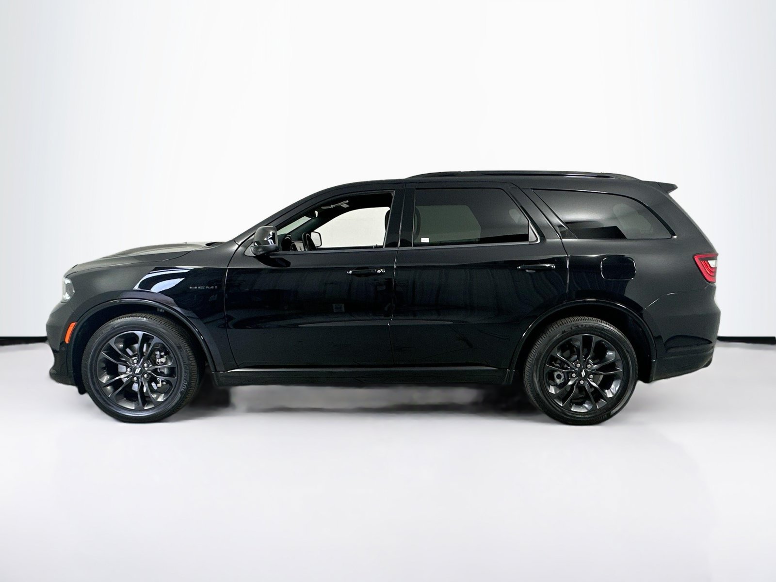 Used 2025 Dodge Durango R/T w/ Blacktop Package AWD/4WD image 8