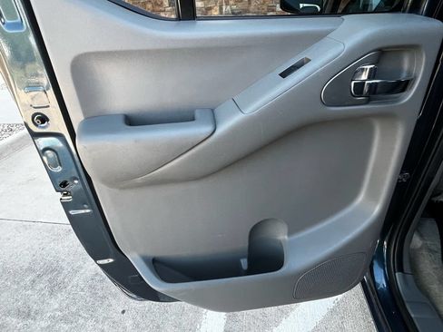Used 2018 Nissan Frontier SV AWD/4WD image 16