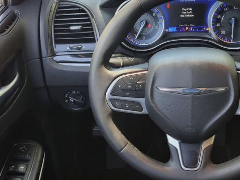 Used 2023 Chrysler 300 Touring RWD image 12