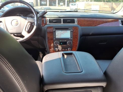 Used 2013 Chevrolet Avalanche LTZ image 15