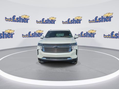 Certified 2024 Chevrolet Suburban High Country image 3