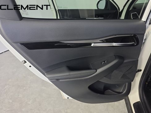 Used 2024 Kia Seltos S image 27