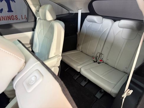 Used 2025 Kia Sorento EX w/ Panoramic Sunroof Package FWD image 17