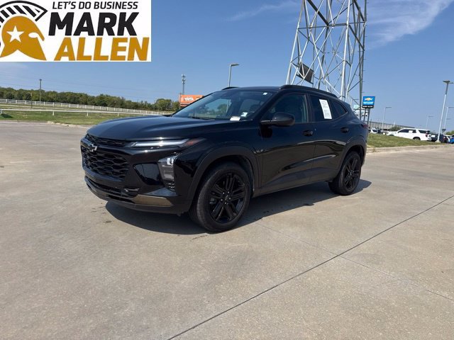 Used 2025 Chevrolet Trax ACTIV w/ Sunroof Package FWD image 2