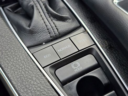 Used 2021 Toyota Avalon XSE image 33