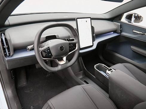 Certified 2025 Volvo EX30 Ultra w/ Climate Package image 12