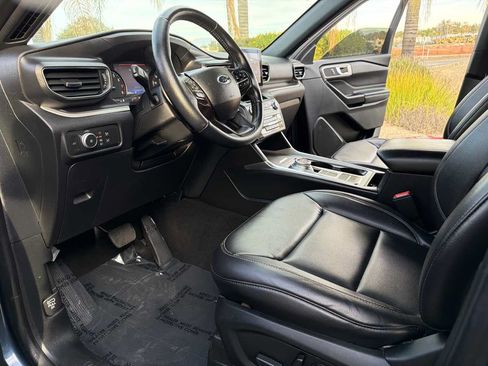 Used 2020 Ford Explorer XLT w/ Equipment Group 202A RWD image 21