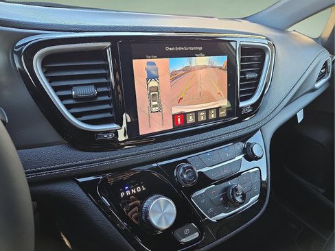 New 2026 Chrysler Pacifica Select image 17