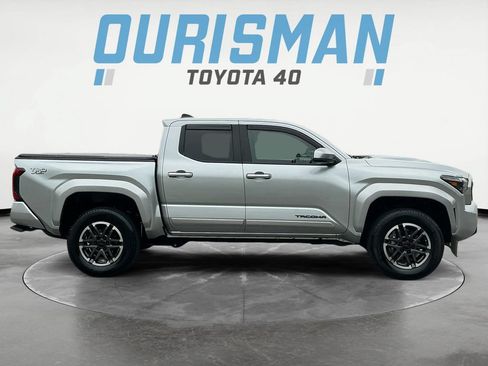 Used 2024 Toyota Tacoma TRD Sport AWD/4WD image 9