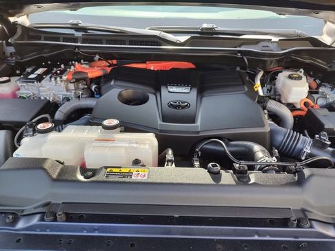 Used 2023 Toyota Sequoia Platinum AWD/4WD image 34