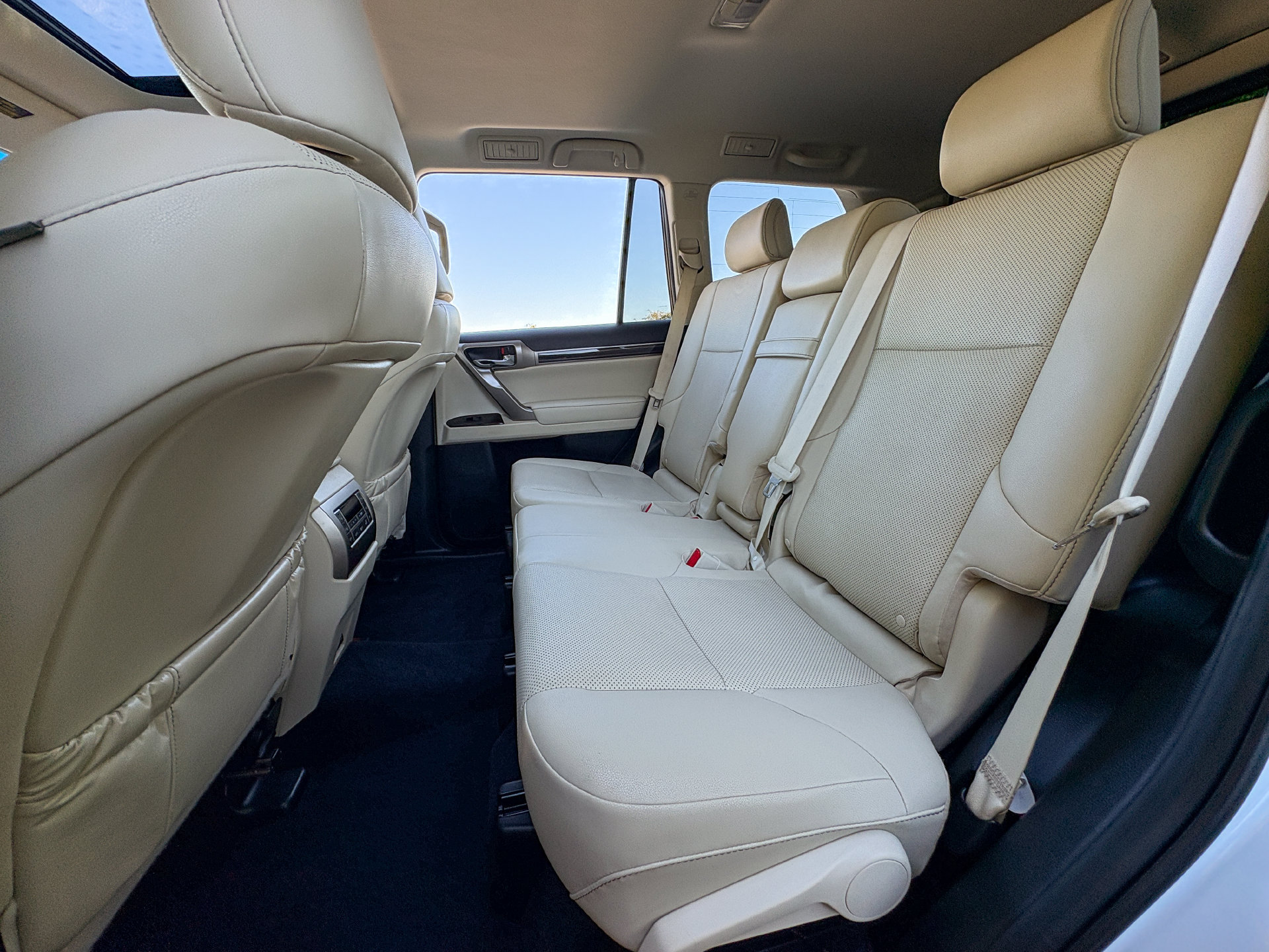 Used 2021 Lexus GX 460 Premium w/ Premium Package AWD/4WD image 19
