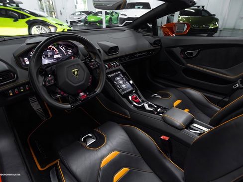Used 2021 Lamborghini Huracan EVO image 25