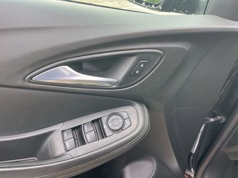 Used 2020 Buick Encore GX Preferred w/ Cold Weather Comfort Package FWD image 12