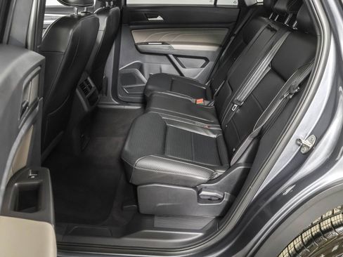 Used 2022 Volkswagen Atlas Cross Sport SE w/ Panoramic Sunroof Package image 36