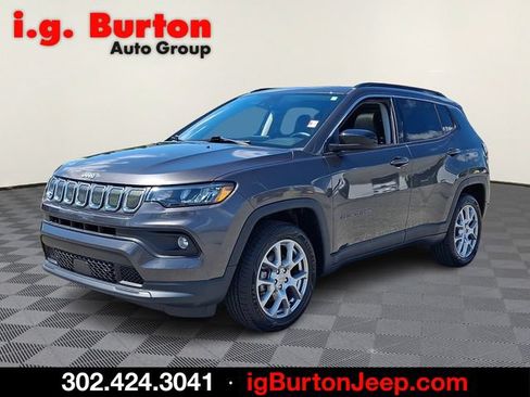 Used 2022 Jeep Compass Latitude w/ Sun and Sound Group AWD/4WD image 3