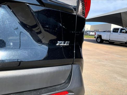 Used 2019 Toyota RAV4 XLE w/ Convenience Package FWD image 10