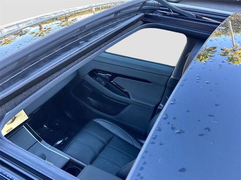 Used 2024 Land Rover Range Rover Evoque Dynamic SE image 24