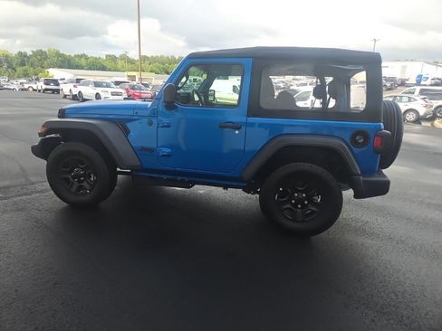 Used 2026 Jeep Wrangler Sport AWD/4WD image 4