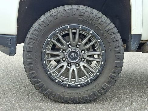Used 2022 GMC Sierra 3500 Denali w/ Denali Ultimate Package AWD/4WD image 8