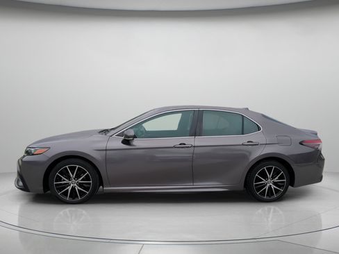 Used 2022 Toyota Camry SE w/ Carpet Mat Package (TMS) FWD image 13