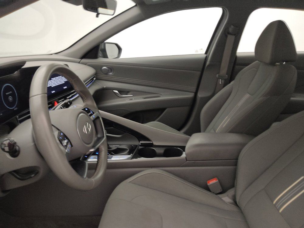 Used 2025 Hyundai Elantra SEL FWD image 17