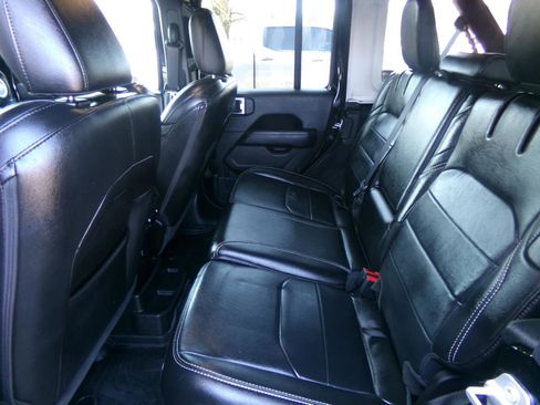 Used 2023 Jeep Wrangler Sahara w/ Cold Weather Group image 17