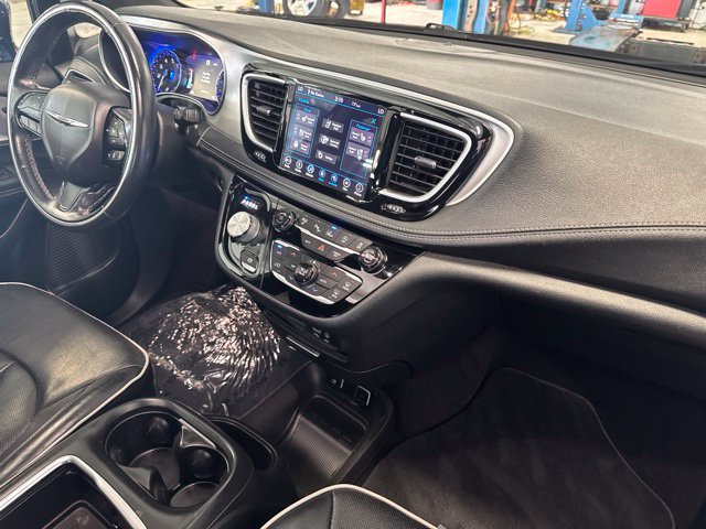 Used 2019 Chrysler Pacifica Limited w/ Advanced Safetytec Group FWD image 20