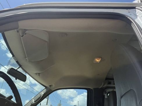 Used 2015 Chevrolet Express 2500 RWD image 20