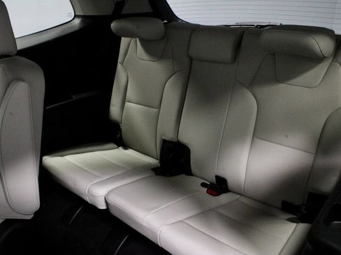 Used 2024 Kia Telluride EX w/ EX Captain's Chair Package FWD image 23