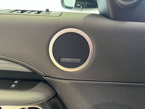 Used 2023 Land Rover Discovery S R-Dynamic AWD/4WD image 21