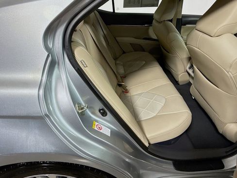 Used 2018 Toyota Camry XLE image 20