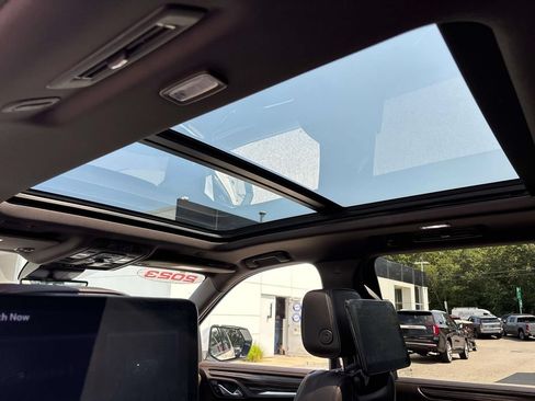 Used 2023 GMC Yukon XL Denali w/ Advanced Technology Package AWD/4WD image 8