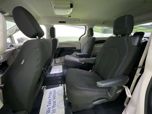 Used 2021 Chrysler Pacifica Touring w/ Cold Weather Group image 26