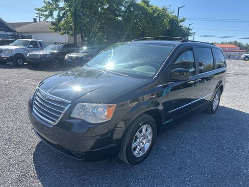 Used 2010 Chrysler Town & Country Touring FWD image 1