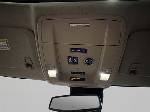 Used 2017 Chevrolet Suburban Premier image 18