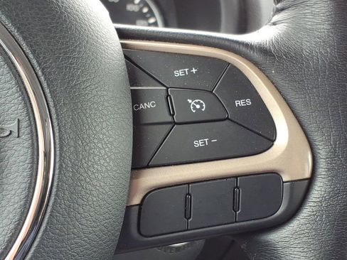 Used 2017 Jeep Renegade Latitude w/ Cold Weather Group AWD/4WD image 24