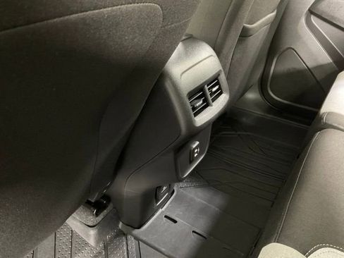 Used 2024 Chevrolet Equinox LT image 17