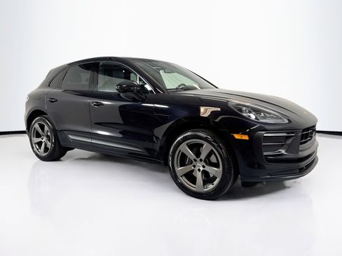 Certified 2025 Porsche Macan image 7