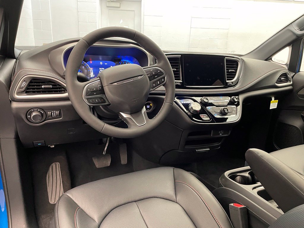 New 2027 Chrysler Pacifica Select FWD image 9