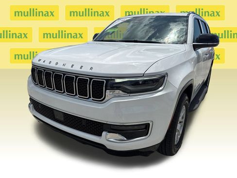 Used 2024 Jeep Wagoneer 4WD image 10