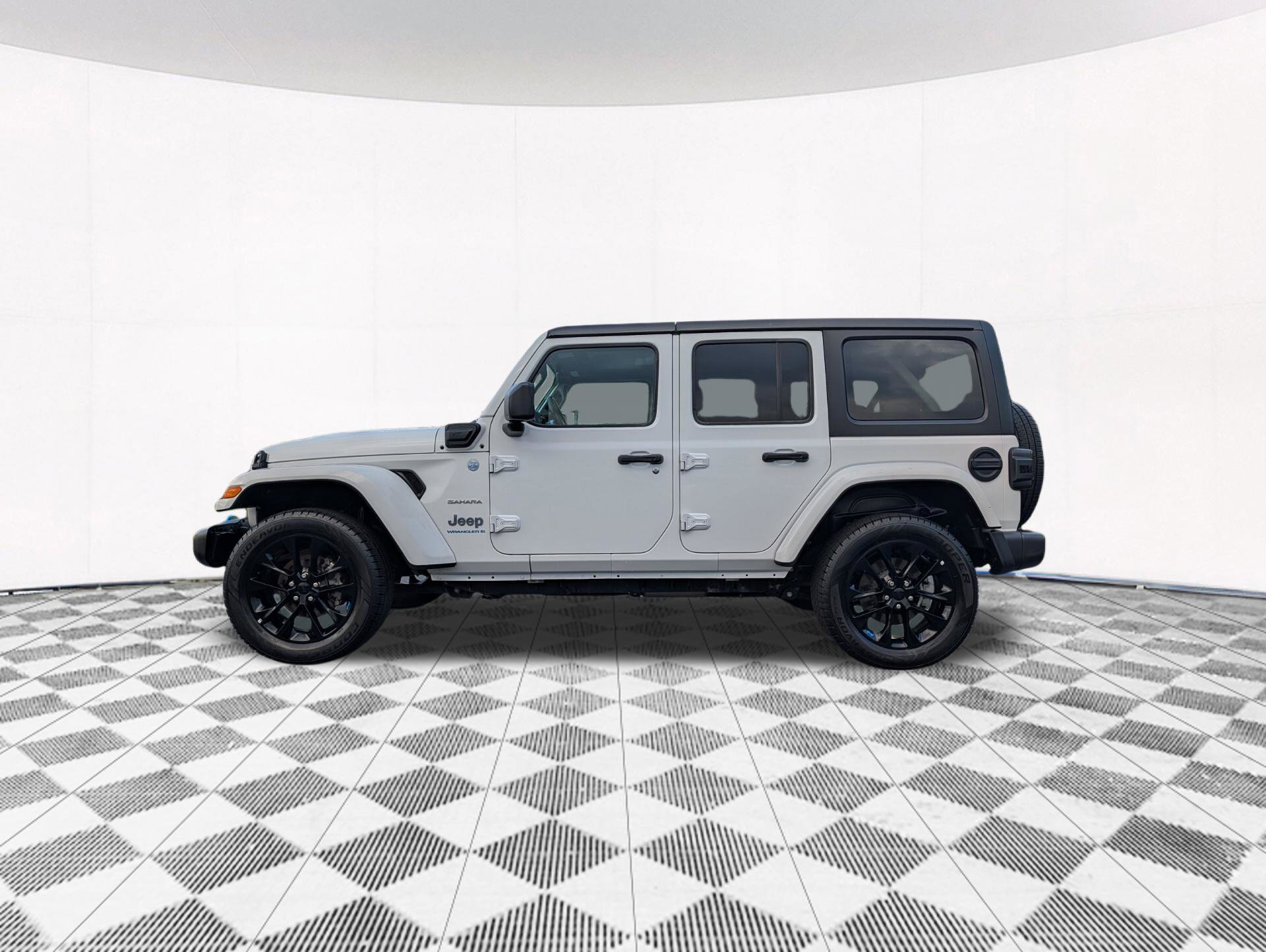 Used 2023 Jeep Wrangler Unlimited Sahara AWD/4WD image 13