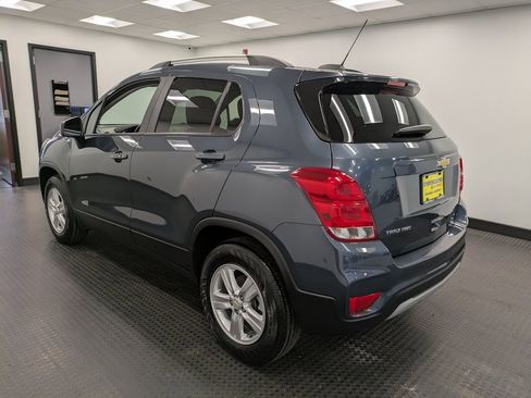 Used 2022 Chevrolet Trax LT w/ LT Convenience Package image 6