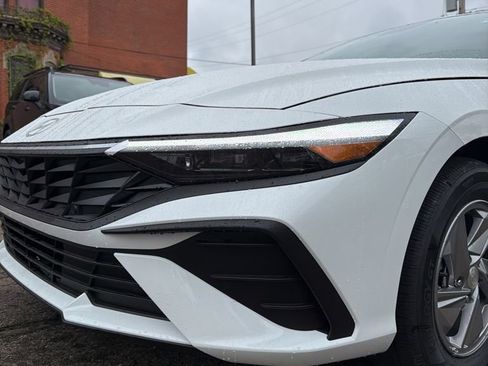 New 2026 Hyundai Elantra SE FWD image 9