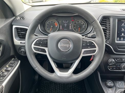 Used 2022 Jeep Cherokee Latitude AWD/4WD image 9