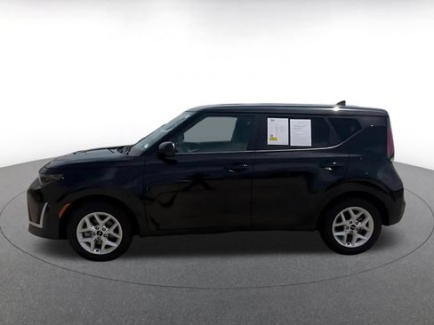 Used 2025 Kia Soul LX w/ LX Technology Package FWD image 9